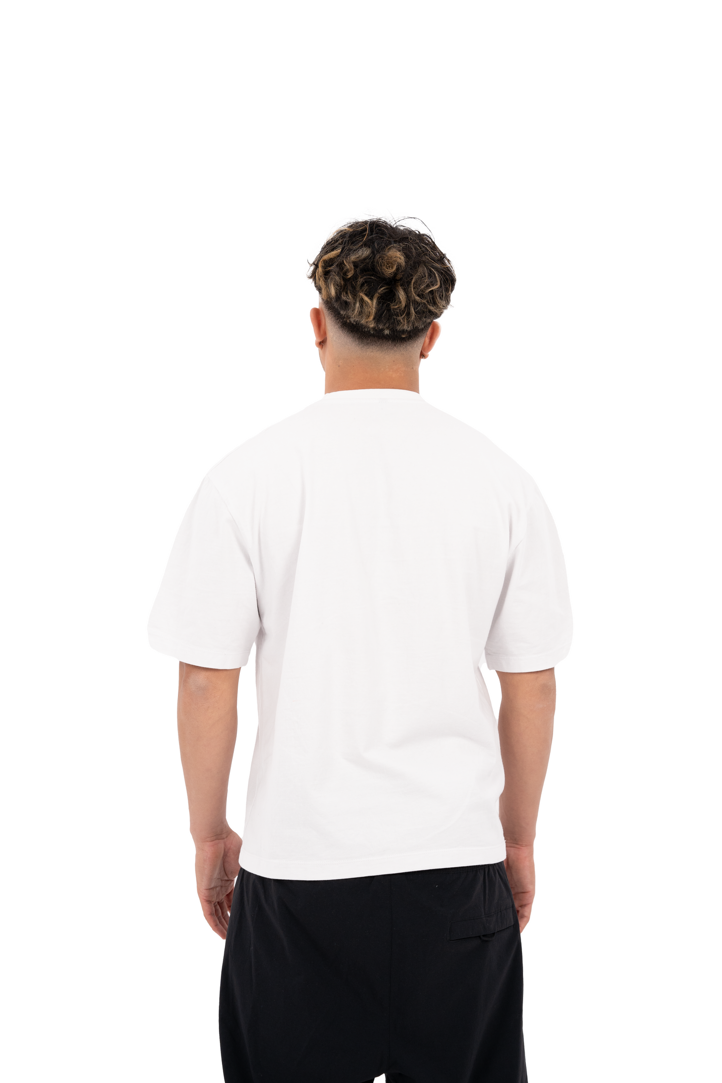 MAKTUB WHITE GRAPHIC TEE